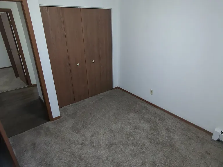 Regency East Apartments — Photo 24
