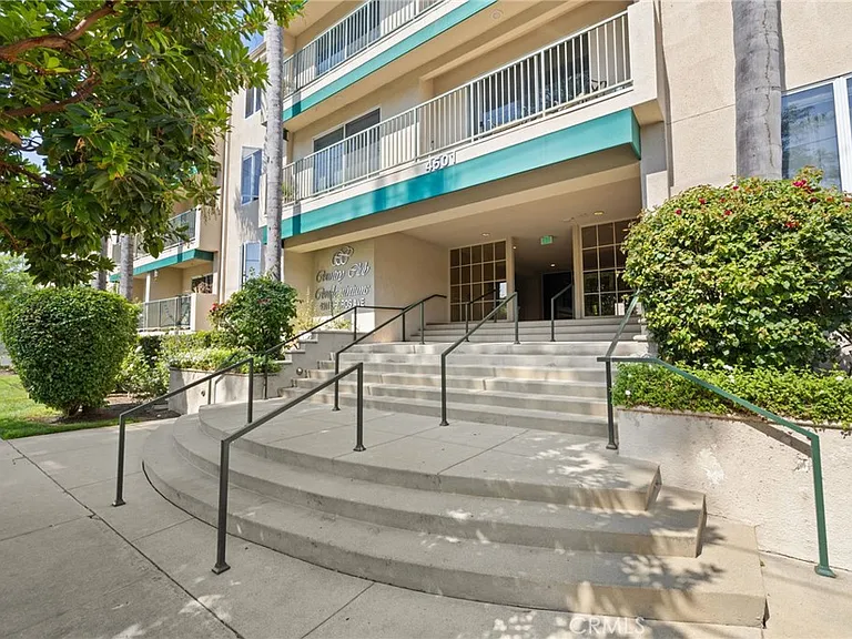 4501 Cedros Ave — Photo 3