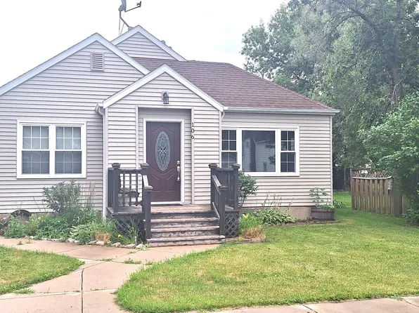 106 E 1st Ave S, Cavalier, ND 58220