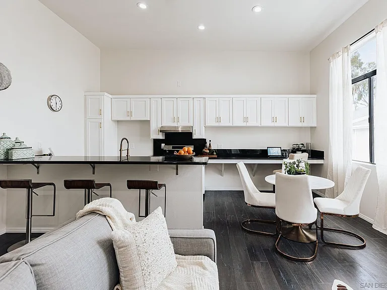 4652 Don Lorenzo Dr #A — Photo 24