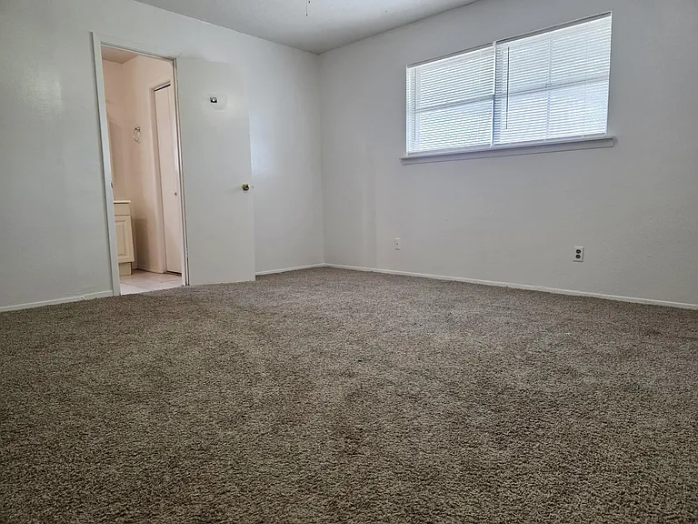 109 Pauline Ave — Photo 4