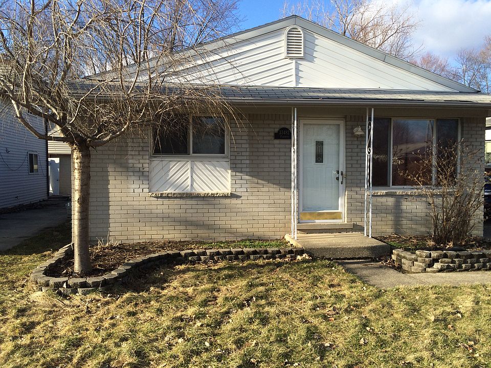 1st image of 33482 Fernwood St