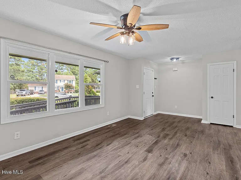 605 Winchester Rd — Photo 6