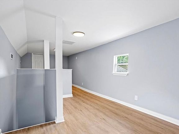 3rd image of 2311 Fairleigh St