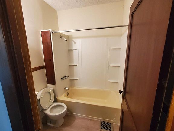 4th image of 135 E 31st St #1