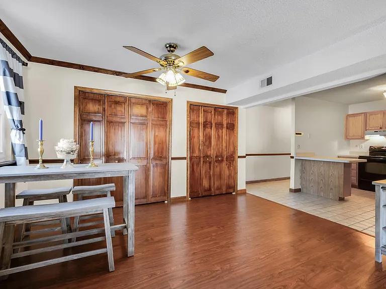 1301 Twin Circle Dr — Photo 17