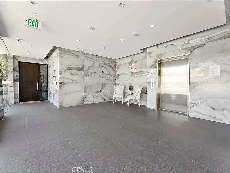210 N Monterey St — Photo 14