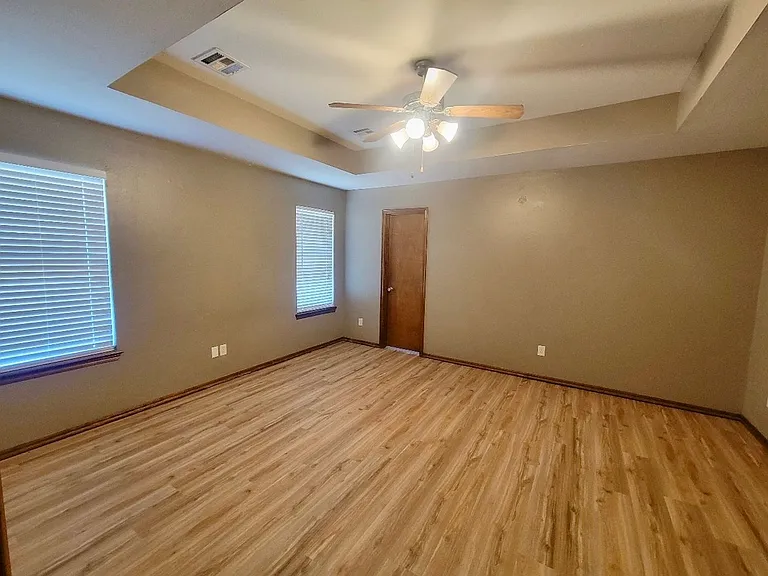 629 Loyd Ln — Photo 16