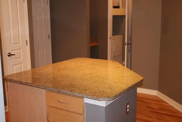 2 bed, 1100 sqft, $2,600 — Photo 2