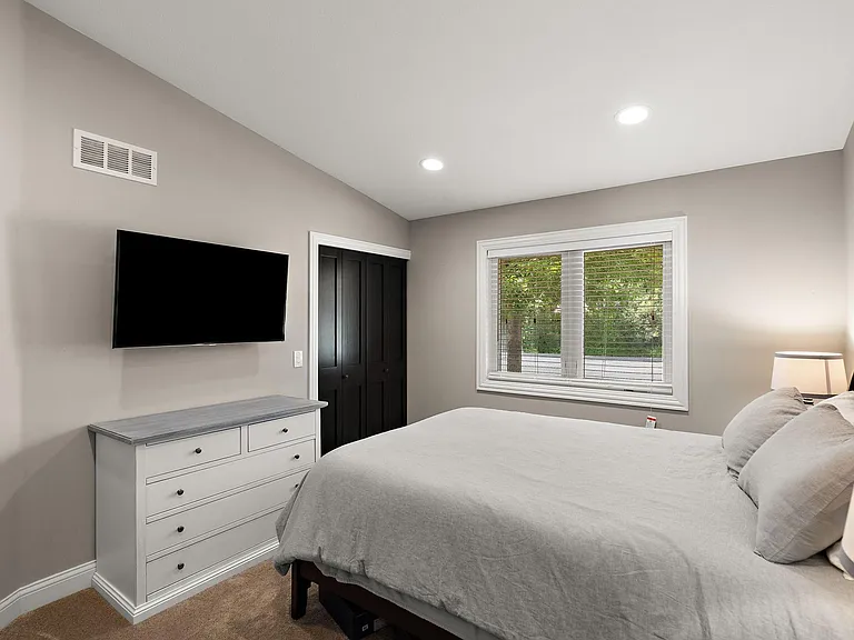 118 Lakeside Dr — Photo 18