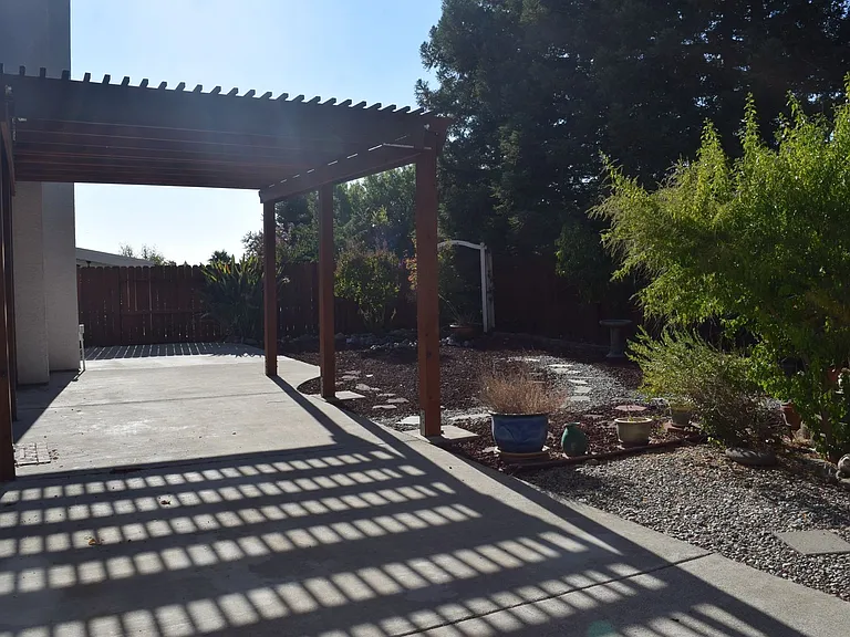 1608 Poppy Cir — Photo 8