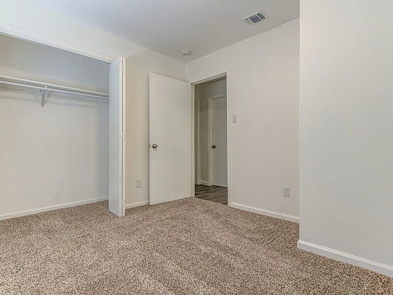 5706 Gloucester Ln — Photo 10
