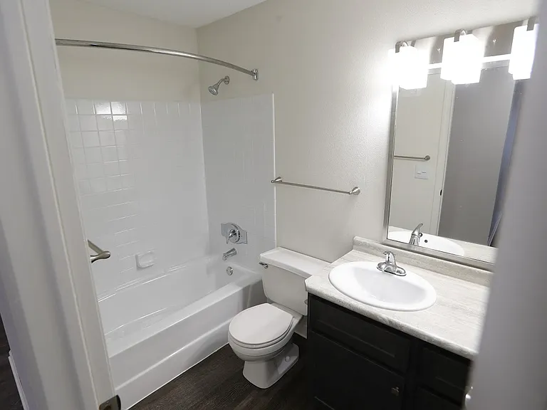 The Woodlands of Minnetonka Apartments — Photo 22