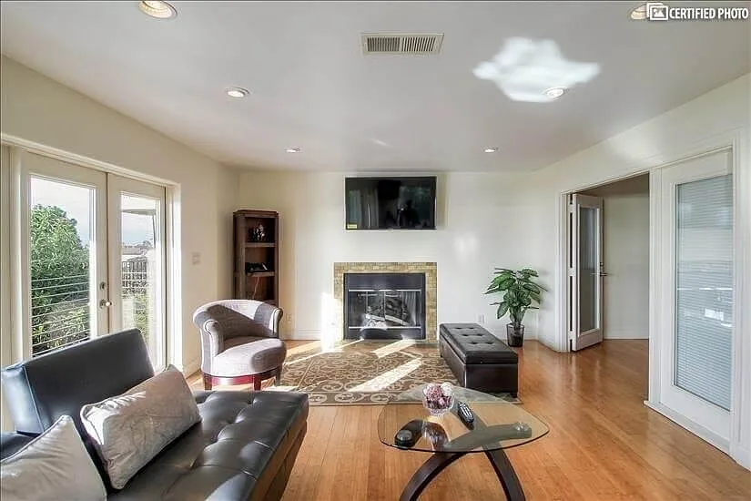 4 bed, 3600 sqft, $10,222 — Photo 2