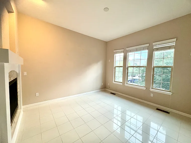 7877 Vallagio Ln — Photo 13