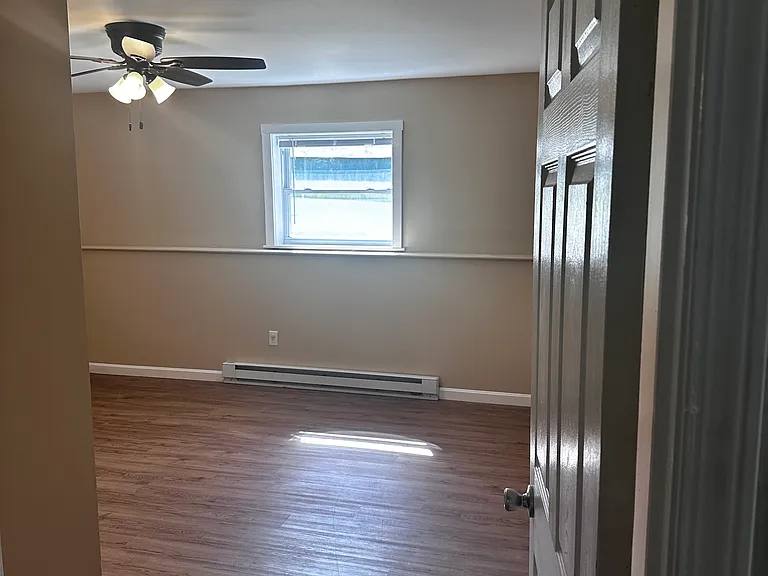 411 Main St #B — Photo 16
