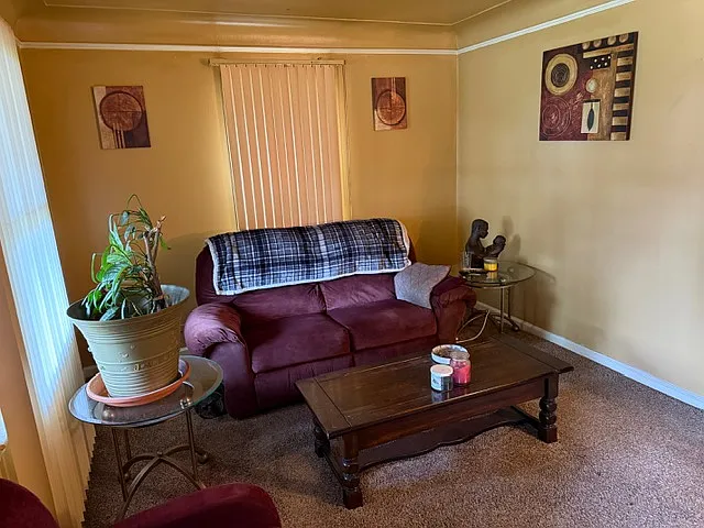 20419 Yonka St — Photo 6