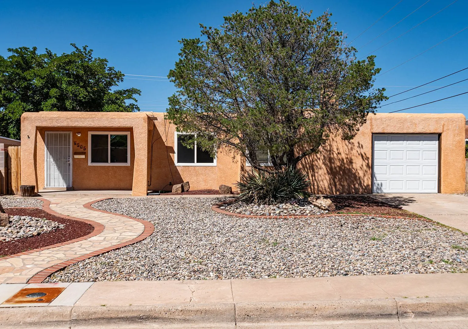 3 bed, 2.0 bath, 1680 sqft, $1,795 — Photo 1