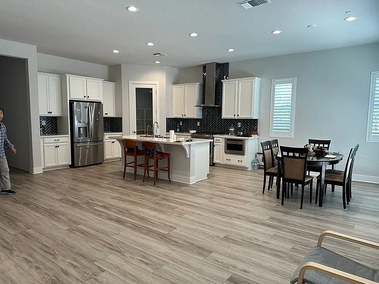 817 Cosmos Dr — Photo 3