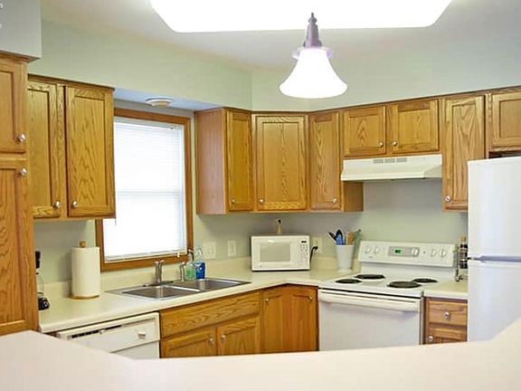 5th image of 121 Fairview Ln