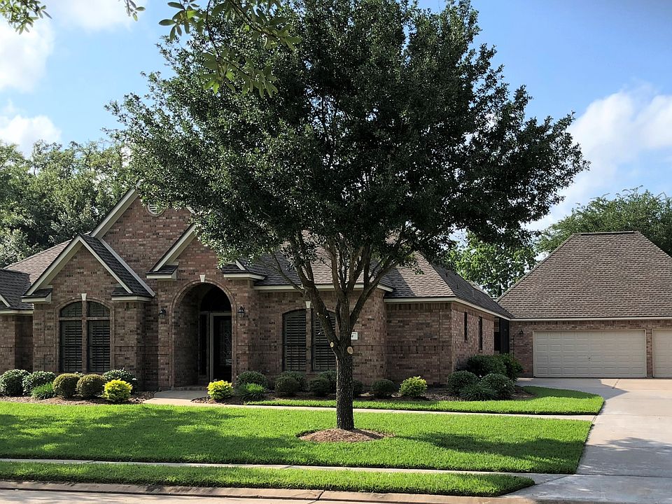 1st image of 54 Scotch Pine Ct