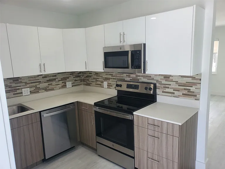 70 NW 13th Ave #2 — Photo 7