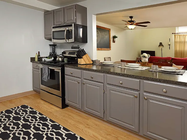 Skidmore Apartments — Photo 3