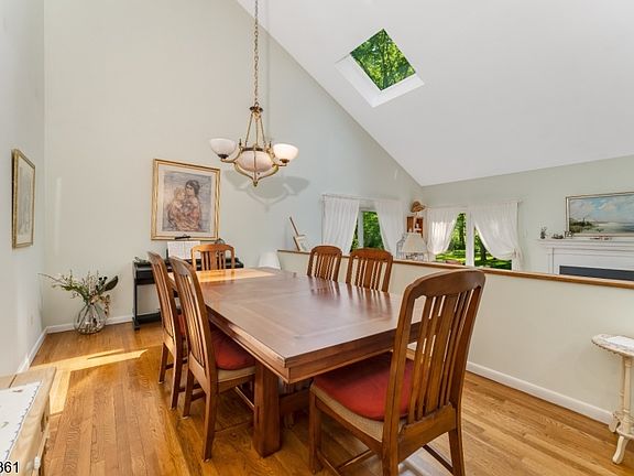 5th image of 49 Hunters Cir