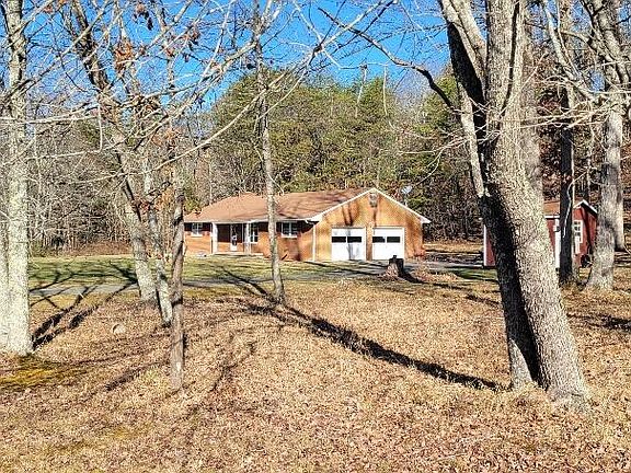 2nd image of 212 Mountain Lake Dr