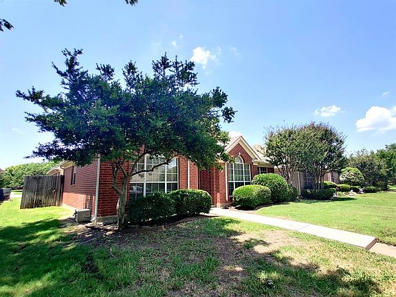 2nd image of 6917 Chateau Dr