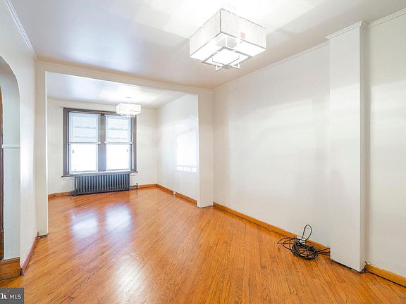 4th image of 212 W Chestnut St