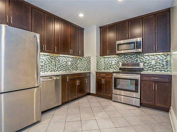3rd image of 168 Myrtle Blvd