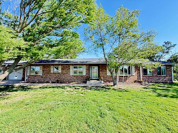 3rd image of 1152 Pheasant Rd