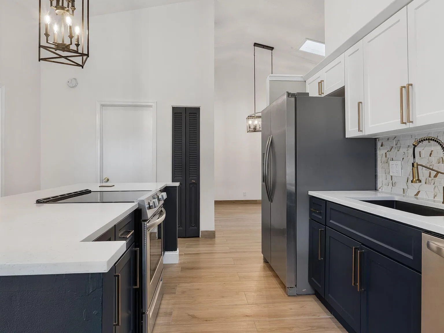 2 bed, 2.0 bath, 1577 sqft, $3,750 — Photo 4