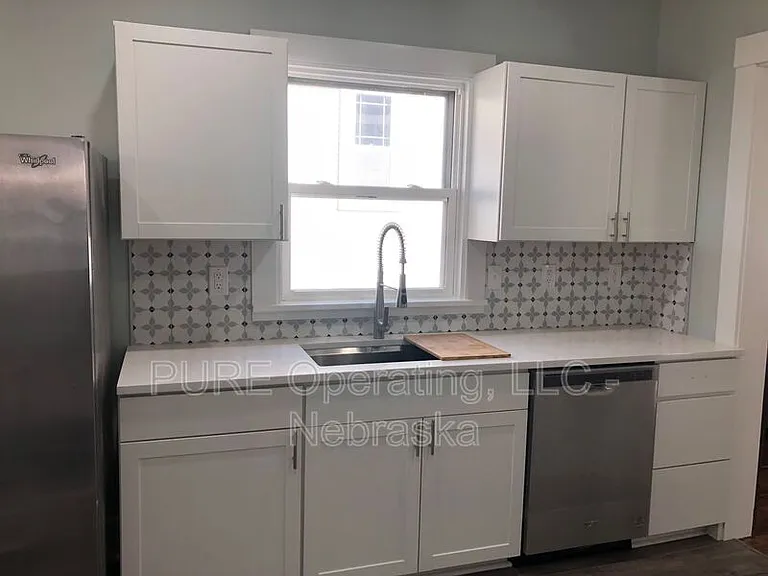 5012 Burt St — Photo 4