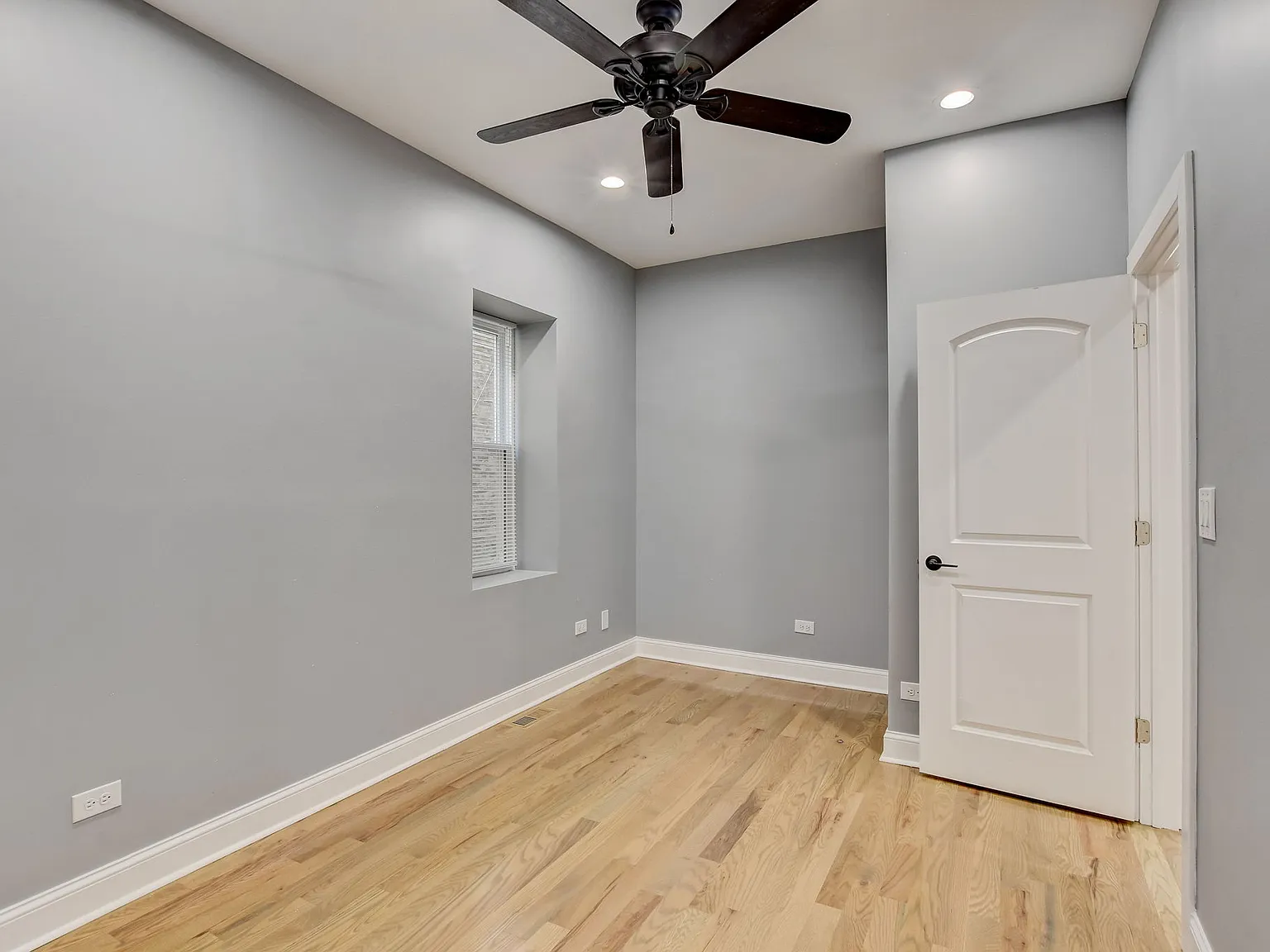 3 bed, 1200 sqft, $2,000 — Photo 3