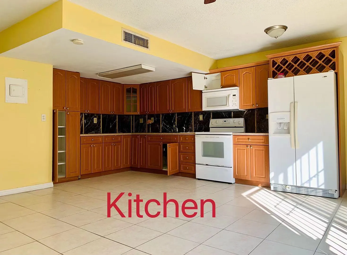 3 bed, 2.5 bath, 1141 sqft, $2,800 — Photo 2
