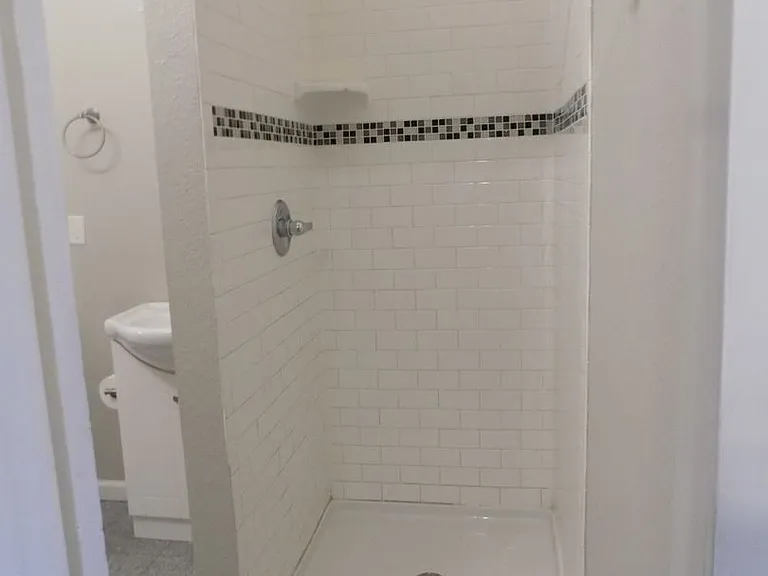 121 W Broadway Ave — Photo 6