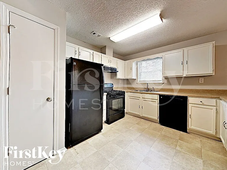 1199 Paddocks Way — Photo 4