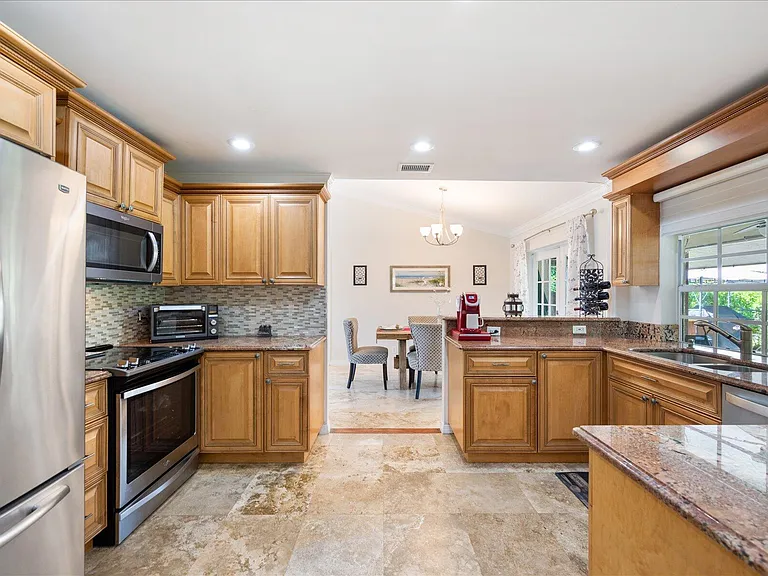 13889 Geranium Pl — Photo 10