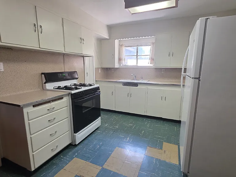 3565 Eccles Ave #DOWN — Photo 7