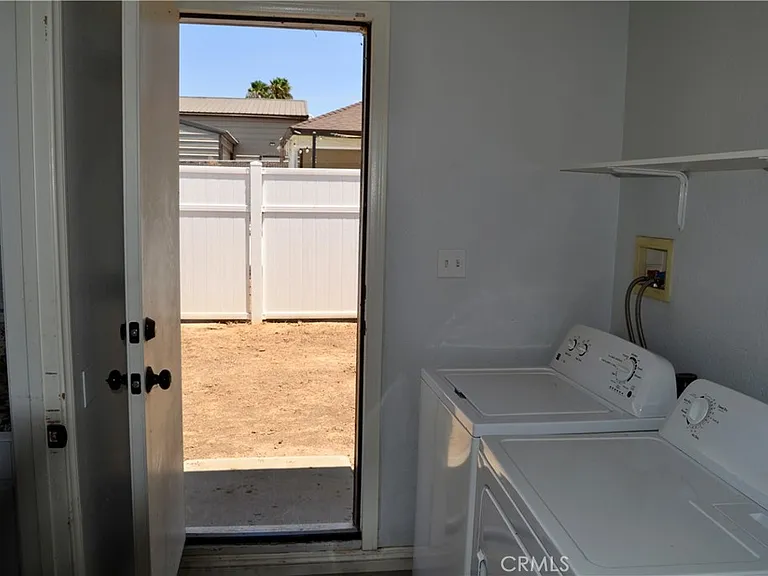894 N Orange St — Photo 31