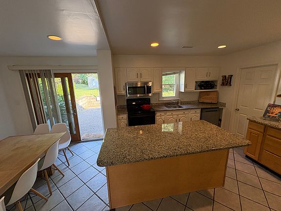 5th image of 312 Valley View Rd