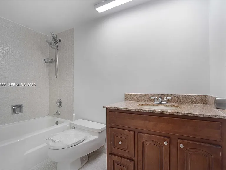 5700 Collins Ave #10C — Photo 11
