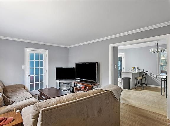 4th image of 907 Willow Lawn Dr