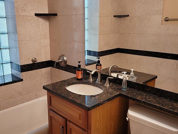 5th image of 6023 N Austin Ave #1