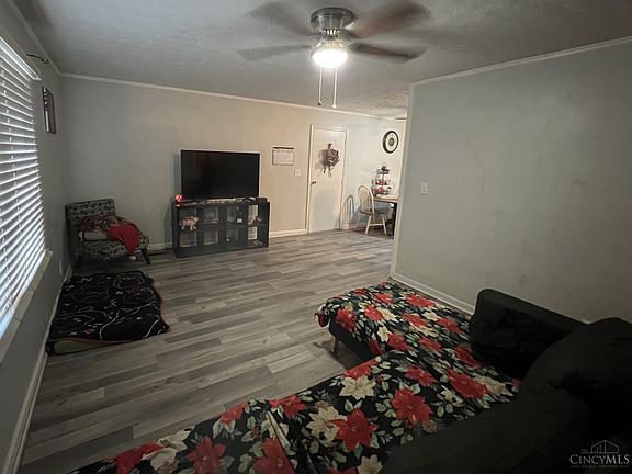 3rd image of 136 Flintstone Dr