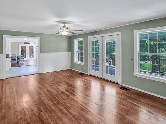 5th image of 945 Snyder Rd