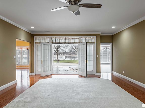 5th image of 633 Lake Harbor Dr