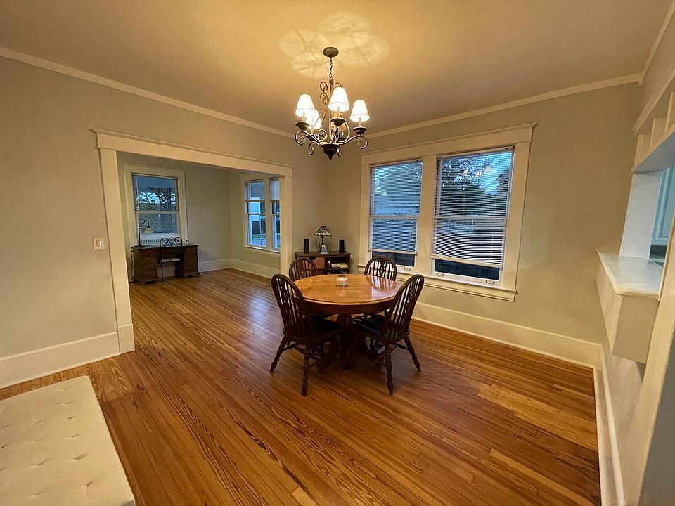 Dining room looking toward living room (COMES UNFURNISHED)